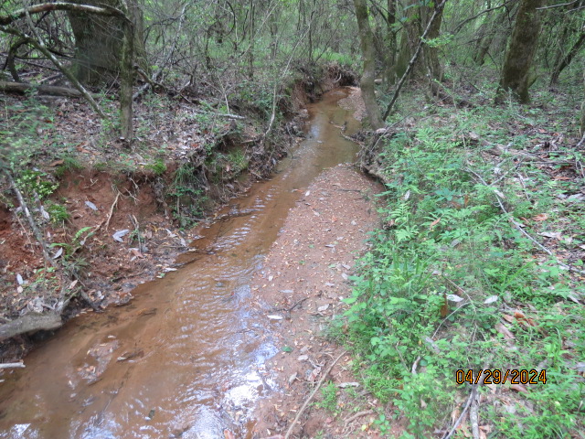 A creek crosses the property for about 1/4 mile